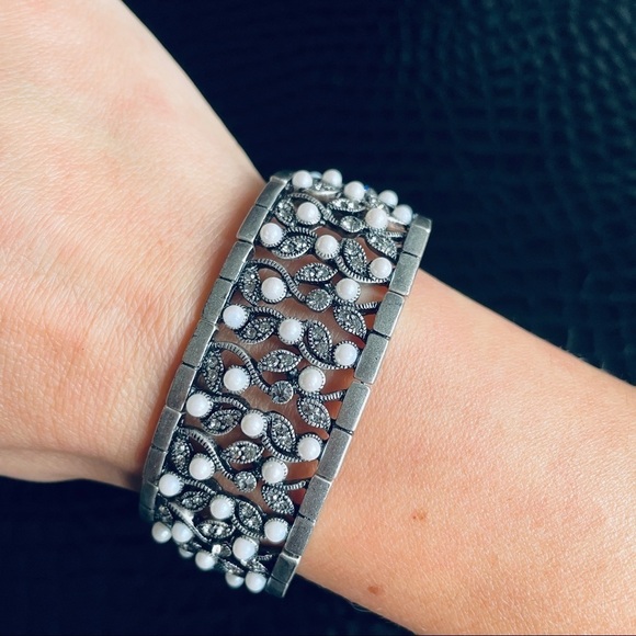 Vintage Monet Faux Pearl & Crystals Cuff Stretch Silver Bracelet - Picture 1 of 10